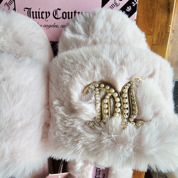 NEW! Juicy Couture Women's Faux Fur Slippers In Blush/Pearl Size M 6.5/7.5 - Picture 3 of 10
